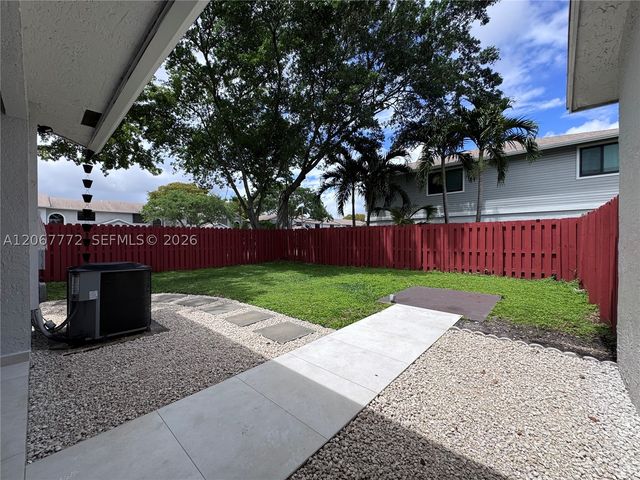 10651 NW 1st St 10651, Pembroke Pines, FL 33026