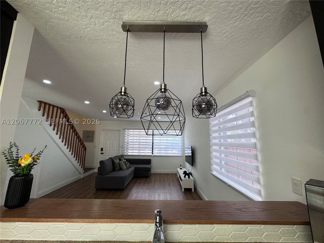 10651 NW 1st St 10651, Pembroke Pines, FL 33026