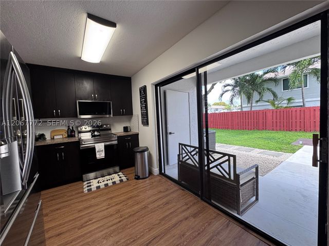 10651 NW 1st St 10651, Pembroke Pines, FL 33026