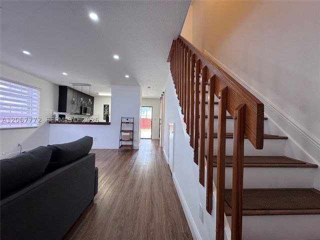 10651 NW 1st St 10651, Pembroke Pines, FL 33026