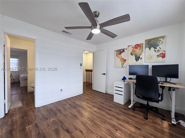 10651 NW 1st St 10651, Pembroke Pines, FL 33026