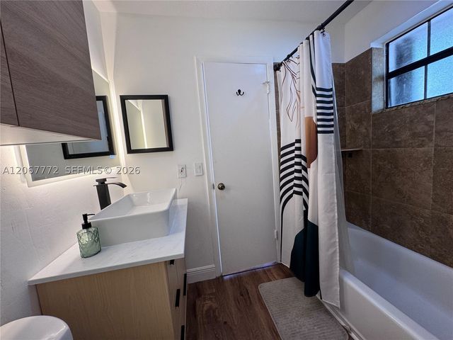 10651 NW 1st St 10651, Pembroke Pines, FL 33026