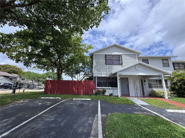 10651 NW 1st St 10651, Pembroke Pines, FL 33026