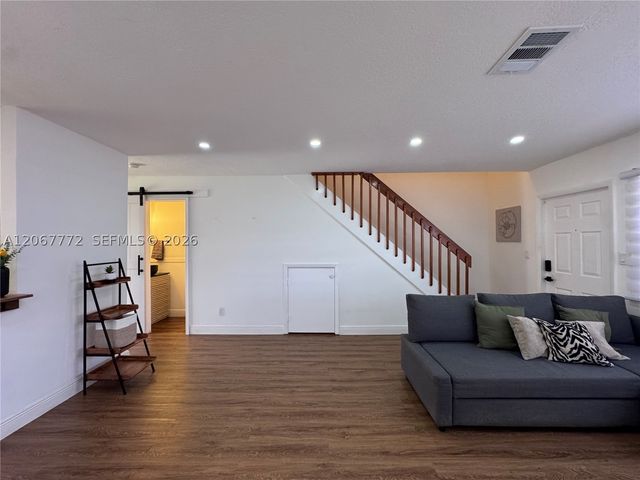 10651 NW 1st St 10651, Pembroke Pines, FL 33026