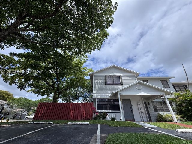 10651 NW 1st St 10651, Pembroke Pines, FL 33026