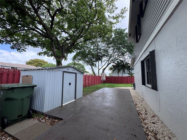 10651 NW 1st St 10651, Pembroke Pines, FL 33026
