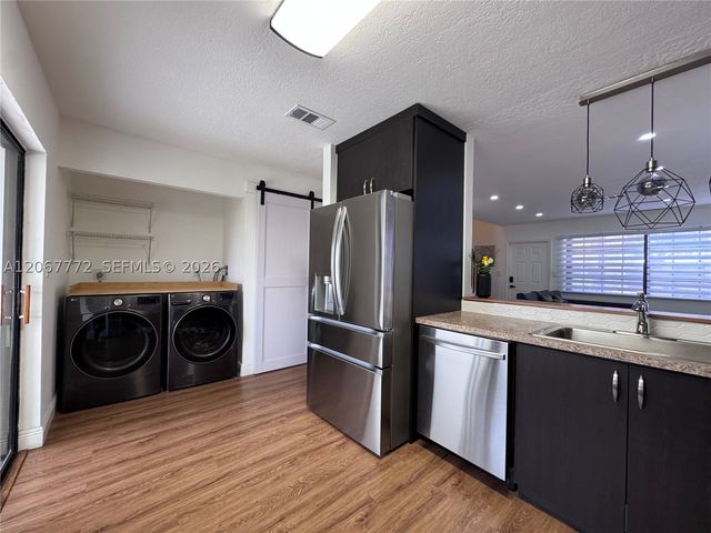 10651 NW 1st St 10651, Pembroke Pines, FL 33026