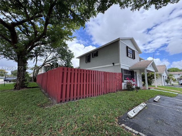 10651 NW 1st St 10651, Pembroke Pines, FL 33026