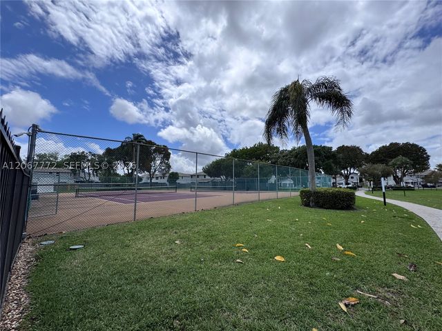 10651 NW 1st St 10651, Pembroke Pines, FL 33026