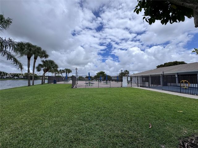 10651 NW 1st St 10651, Pembroke Pines, FL 33026