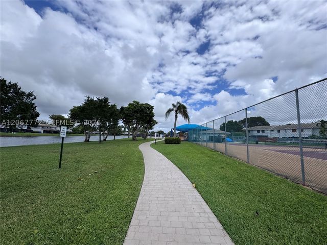 10651 NW 1st St 10651, Pembroke Pines, FL 33026