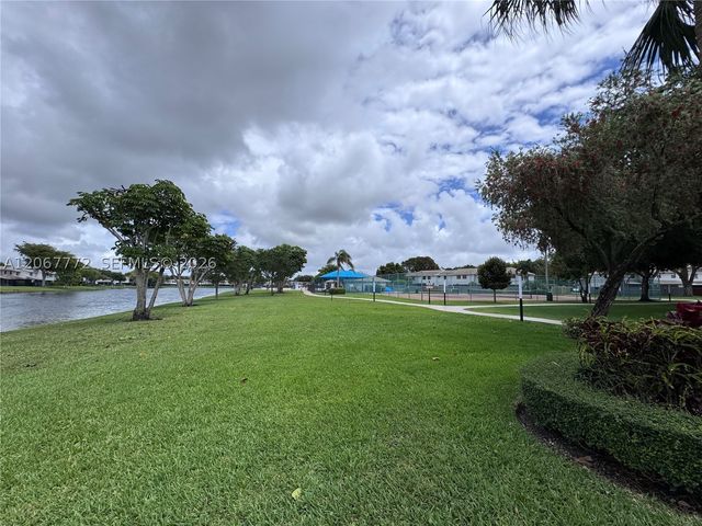 10651 NW 1st St 10651, Pembroke Pines, FL 33026