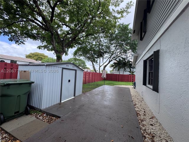 10651 NW 1st St 10651, Pembroke Pines, FL 33026