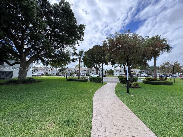 10651 NW 1st St 10651, Pembroke Pines, FL 33026