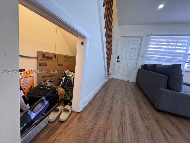 10651 NW 1st St 10651, Pembroke Pines, FL 33026