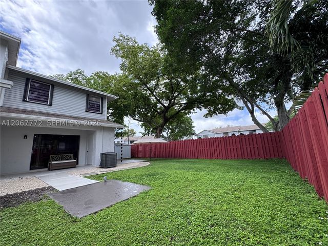 10651 NW 1st St 10651, Pembroke Pines, FL 33026