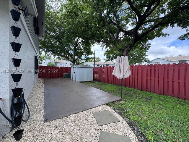 10651 NW 1st St 10651, Pembroke Pines, FL 33026