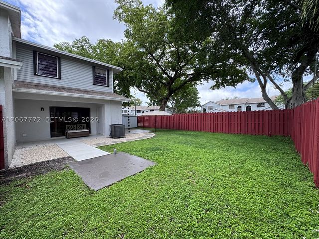 10651 NW 1st St 10651, Pembroke Pines, FL 33026
