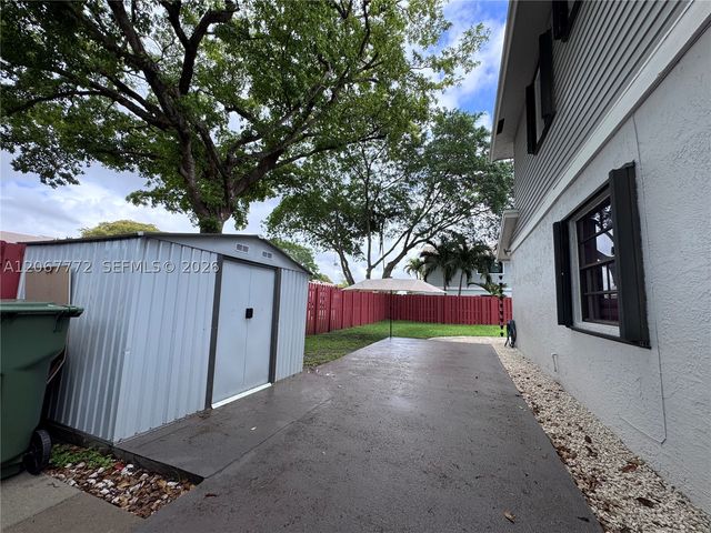 10651 NW 1st St 10651, Pembroke Pines, FL 33026