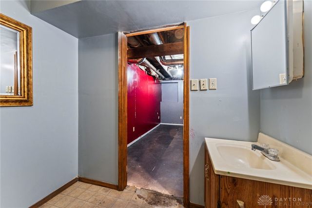 216 E Beechwood Avenue, Dayton, OH 45405