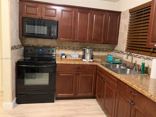 2221 NW 196th Ter 2221, Miami Gardens, FL 33056