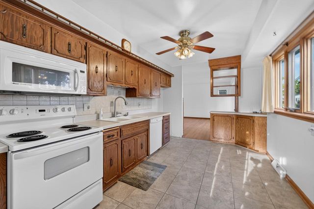 2501 Pinehurst AVENUE, Racine, WI 53403