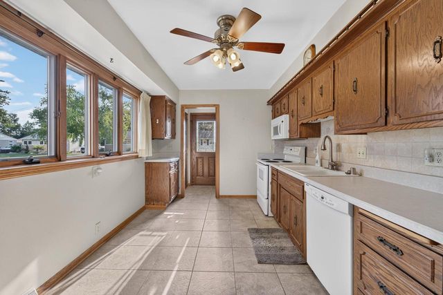 2501 Pinehurst AVENUE, Racine, WI 53403