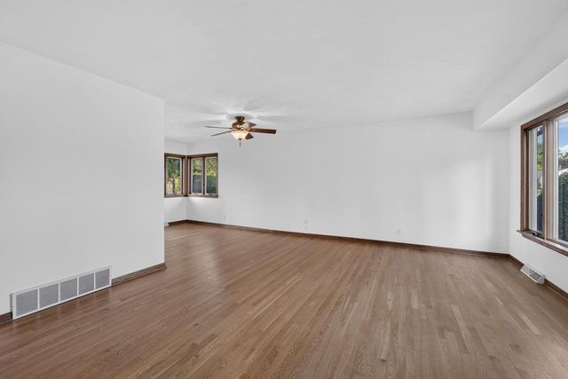 2501 Pinehurst AVENUE, Racine, WI 53403