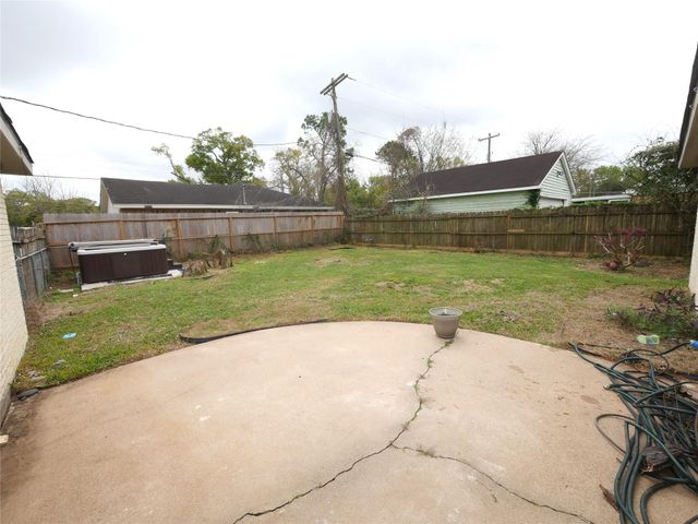 5018 Ash Court, Dickinson, TX 77539