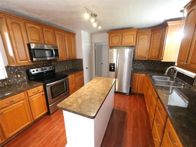 5018 Ash Court, Dickinson, TX 77539