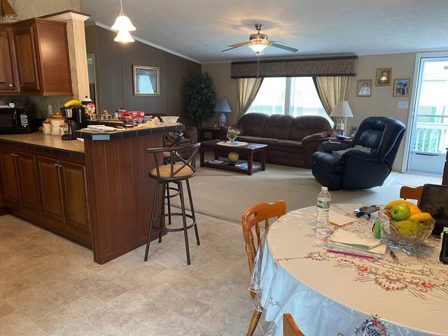 20 Spruce Court, Seabrook, NH 03874
