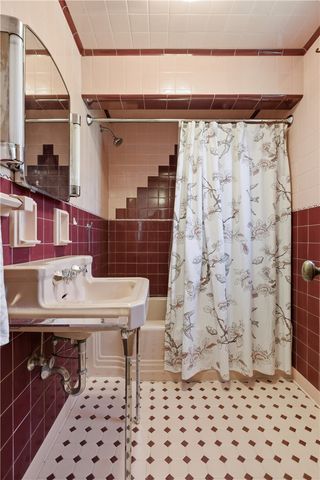 2902 Center St, Ingram, PA 15205