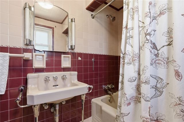 2902 Center St, Ingram, PA 15205