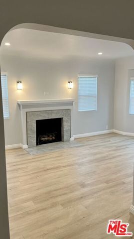 9237 S Hobart Boulevard, Los Angeles, CA 90047