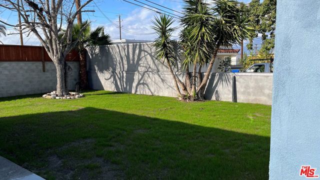 9237 S Hobart Boulevard, Los Angeles, CA 90047