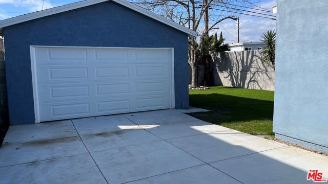 9237 S Hobart Boulevard, Los Angeles, CA 90047