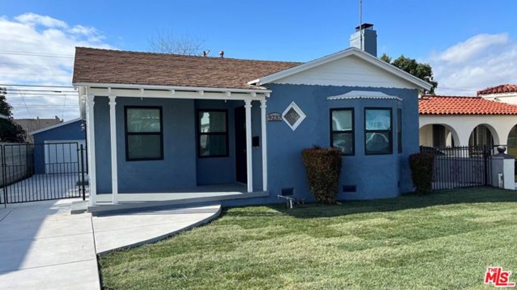 9237 S Hobart Boulevard, Los Angeles, CA 90047