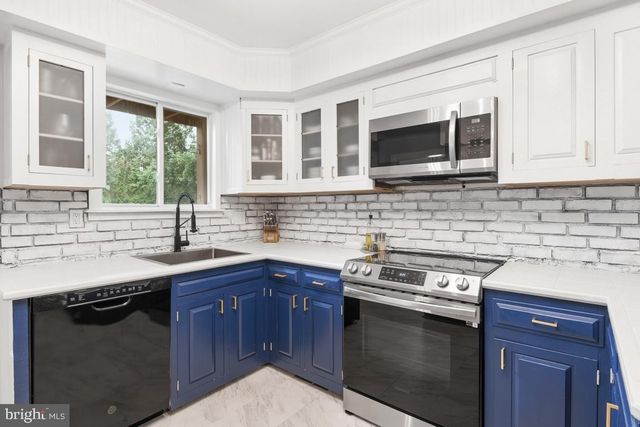 2402 ELM CIR, Lansdale, PA 19446