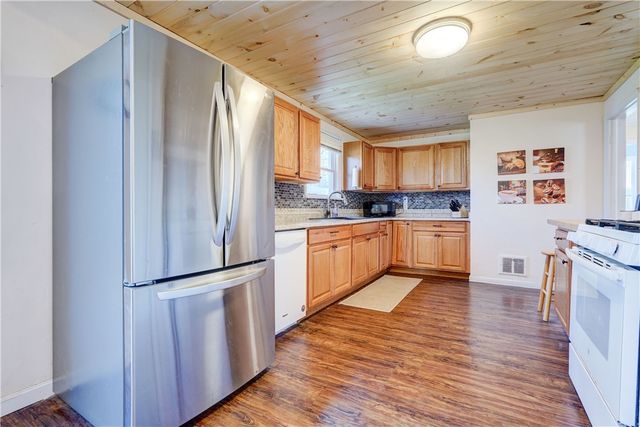 162 Nantucket Rd, Greece, NY 14626