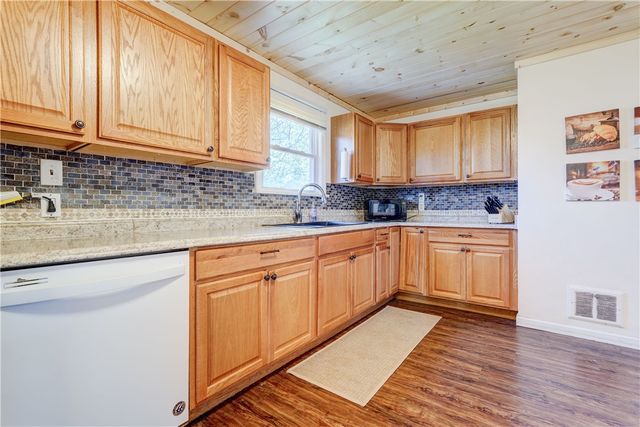 162 Nantucket Rd, Greece, NY 14626
