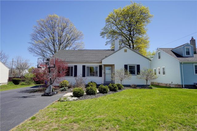 162 Nantucket Rd, Greece, NY 14626