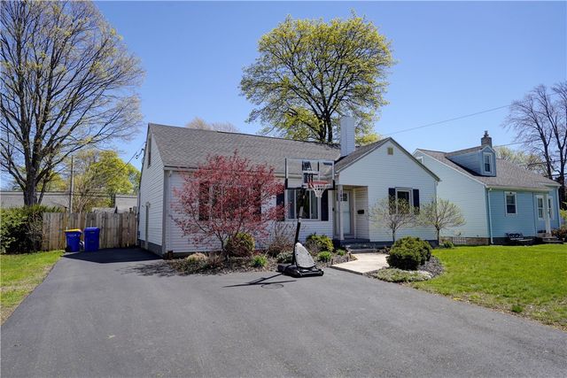 162 Nantucket Rd, Greece, NY 14626
