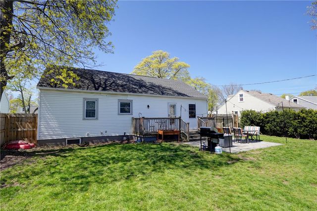 162 Nantucket Rd, Greece, NY 14626