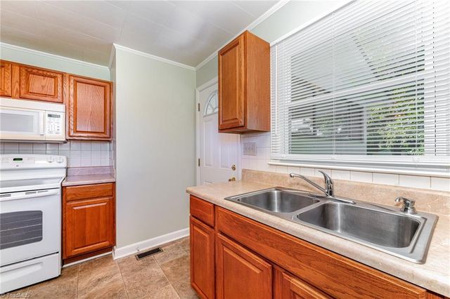 544 Edgewood Street, Kernersville, NC 27284