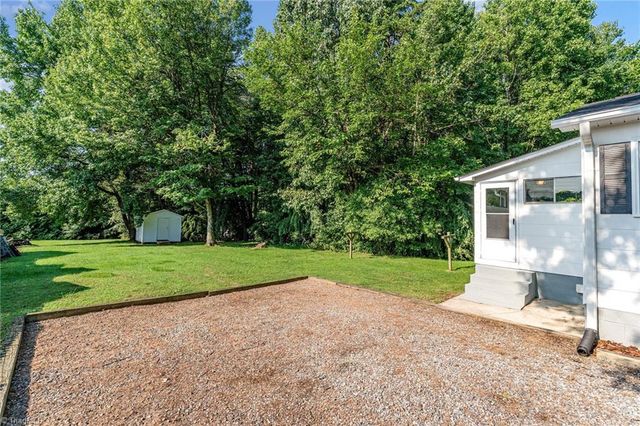 544 Edgewood Street, Kernersville, NC 27284