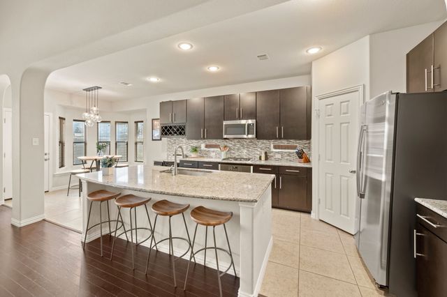 311 Blythe Bridge Drive, Roanoke, TX 76262