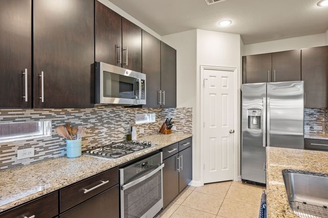311 Blythe Bridge Drive, Roanoke, TX 76262