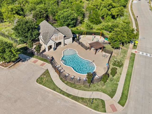 311 Blythe Bridge Drive, Roanoke, TX 76262