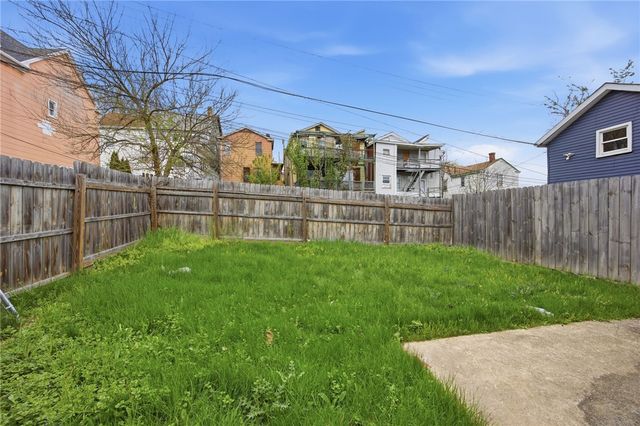 720 Mary St, Mckees Rocks, PA 15136