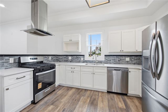 720 Mary St, Mckees Rocks, PA 15136